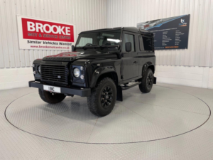 2014 Land Rover Defender 90 2.2 Tdci Xs Station Wagon 4WD Swb Euro 5 3dr in Black — image 2