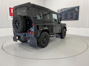 2014 Land Rover Defender 90 2.2 Tdci Xs Station Wagon 4WD Swb Euro 5 3dr in Black — image 4
