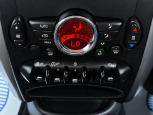 2013 MINI Countryman 1.6 One D Euro 5 (s/s) 5dr in Red — image 4