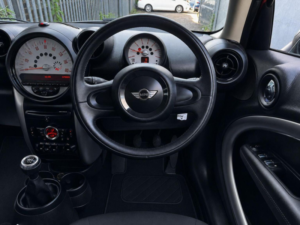 2013 MINI Countryman 1.6 One D Euro 5 (s/s) 5dr in Red — image 5