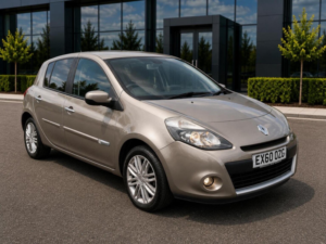 2010 Renault Clio 1.6 Vvt Initiale Tomtom Auto Euro 4 5dr in Beige — image 3