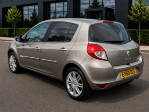 2010 Renault Clio 1.6 Vvt Initiale Tomtom Auto Euro 4 5dr in Beige — image 6