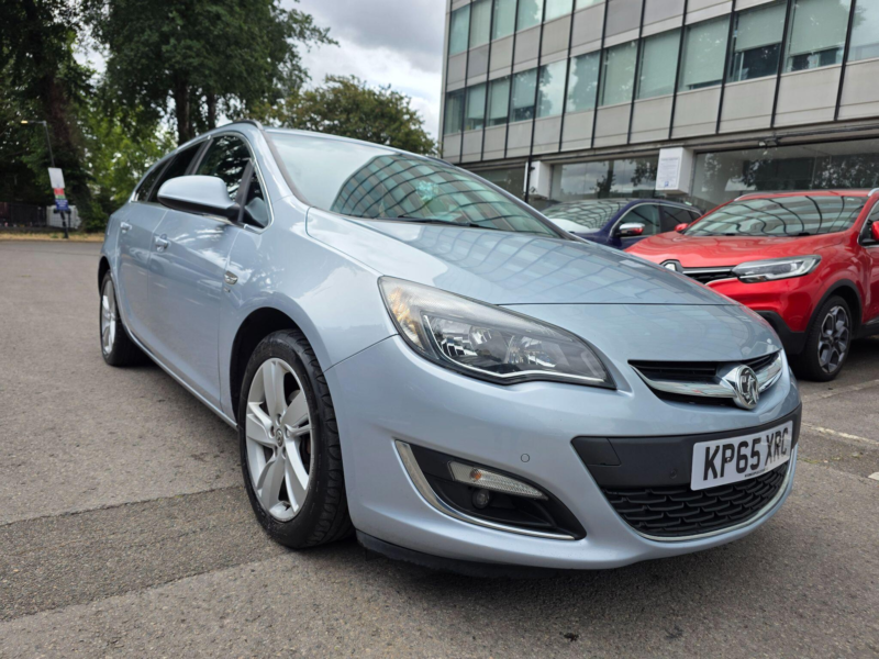 2015 Vauxhall Astra 1.6i Sri Sports Tourer Euro 6 5dr in Silver — image 1