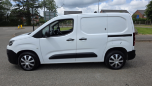 2020 Citroen Berlingo 1.5 Bluehdi 1000 Enterprise M in White — image 4