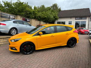 2017 Ford Focus 2.0t Ecoboost St-3 Euro 6 (s/s) 5dr in Yellow — image 5