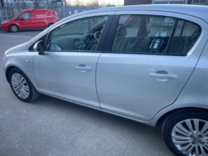 2011 Vauxhall Corsa 1.4 16v Se Auto Euro 5 5dr in Silver — image 5