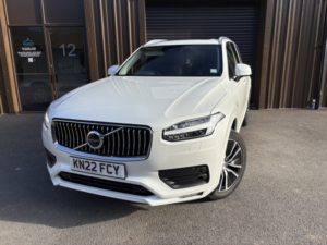 2022 Volvo Xc90 2.0 Momentum B5 AWD (235 Hp) Auto in White — image 3