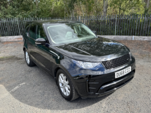 2018 Land Rover Discovery 3.0 Sd V6 S in Black — image 2