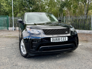 2018 Land Rover Discovery 3.0 Sd V6 S in Black — image 4