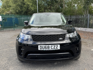 2018 Land Rover Discovery 3.0 Sd V6 S in Black — image 5