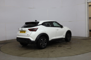 2024 Nissan Juke 1.6 N-Connecta Auto Euro 6 5dr in White — image 6