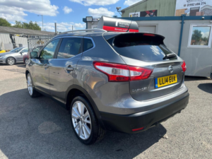2014 Nissan Qashqai 1.2 Dig-T Tekna 2WD Euro 5 (s/s) 5dr in Grey — image 4