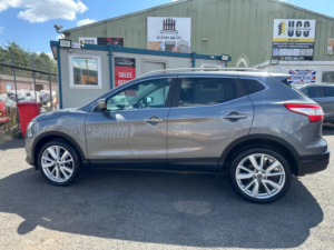 2014 Nissan Qashqai 1.2 Dig-T Tekna 2WD Euro 5 (s/s) 5dr in Grey — image 5