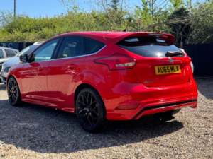 2015 Ford Focus 1.5 Tdci Zetec S Euro 6 (s/s) 5dr in Red — image 2