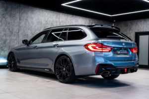2018 BMW 5 Series 3.0 530d M Sport Touring Auto Xdrive Euro 6 (s/s) 5dr in Blue — image 6