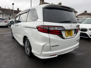 2018 Honda Odyssey 2.0 Hybrid 7 Seats Fresh Import Verified Mile Finance Avb in White — image 4