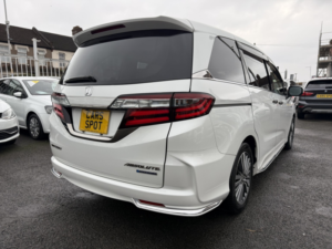 2018 Honda Odyssey 2.0 Hybrid 7 Seats Fresh Import Verified Mile Finance Avb in White — image 5