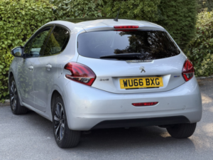 2016 Peugeot 208 1.2 Puretech Allure Premium in Silver — image 5