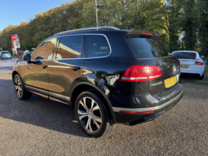 2016 Volkswagen Touareg 3.0 Tdi V6 Bluemotion Tech R-Line in Black — image 5