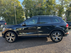 2016 Volkswagen Touareg 3.0 Tdi V6 Bluemotion Tech R-Line in Black — image 6