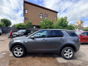 2015 Land Rover Discovery Sport Td4 Hse in Grey — image 3