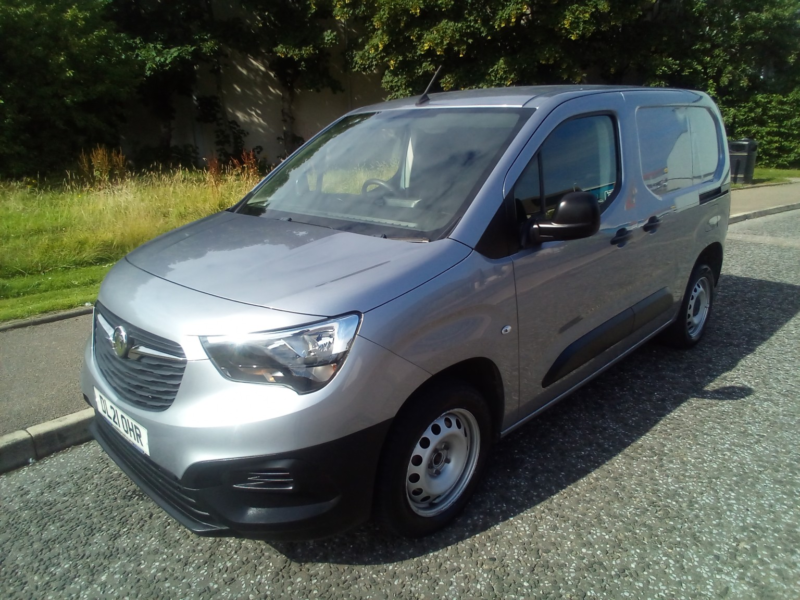 2021 Vauxhall Combo 1.5 Turbo D 2300 Dynamic in Grey — image 1