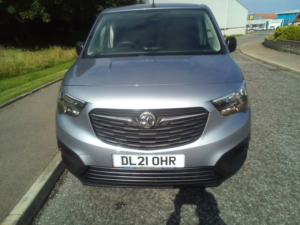 2021 Vauxhall Combo 1.5 Turbo D 2300 Dynamic in Grey — image 2