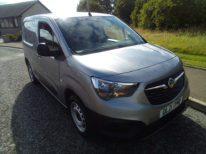 2021 Vauxhall Combo 1.5 Turbo D 2300 Dynamic in Grey — image 3