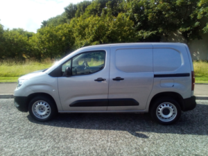 2021 Vauxhall Combo 1.5 Turbo D 2300 Dynamic in Grey — image 5