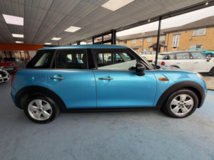2015 MINI Hatch 1.2 One Euro 6 (s/s) 5dr in Blue — image 2