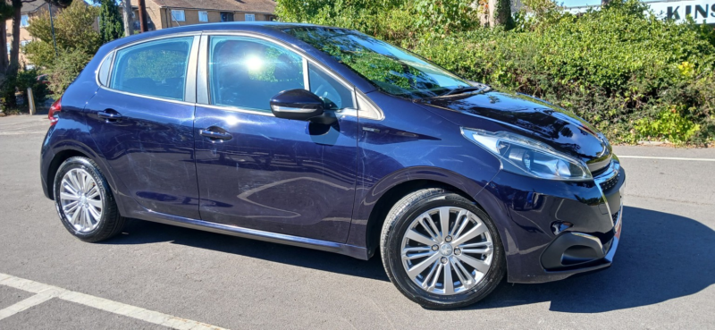 2018 Peugeot 208 1.2 Puretech Signature in Blue — image 1