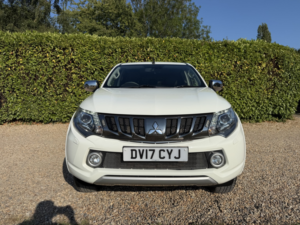 2017 Mitsubishi L200 2.4 Di-D Dc Barbarian in White — image 3