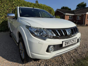 2017 Mitsubishi L200 2.4 Di-D Dc Barbarian in White — image 4