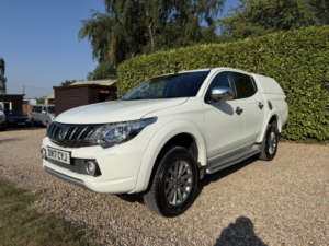2017 Mitsubishi L200 2.4 Di-D Dc Barbarian in White — image 5