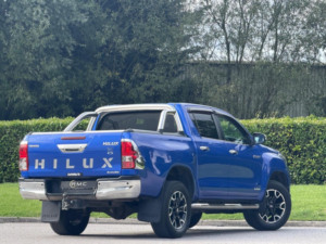 2017 Toyota Hilux 2.4 D-4d Invincible X Auto 4WD Euro 6 4dr (tss) in Blue — image 3