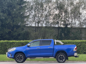 2017 Toyota Hilux 2.4 D-4d Invincible X Auto 4WD Euro 6 4dr (tss) in Blue — image 4