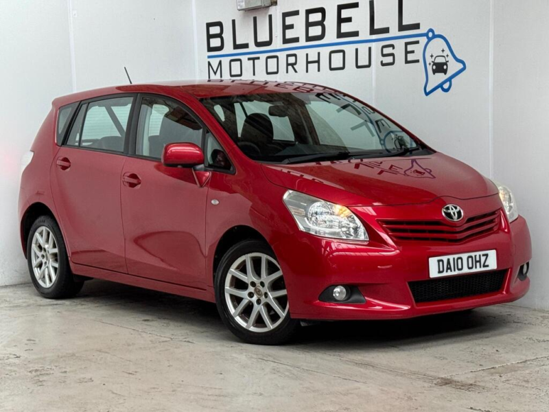 2010 Toyota Verso 2.0 D-4d T Spirit Euro 4 5dr in Red — image 1