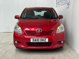 2010 Toyota Verso 2.0 D-4d T Spirit Euro 4 5dr in Red — image 2