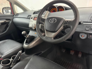 2010 Toyota Verso 2.0 D-4d T Spirit Euro 4 5dr in Red — image 3