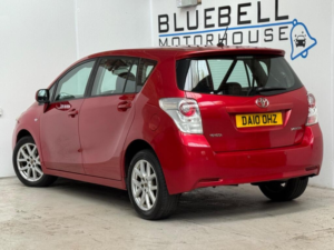 2010 Toyota Verso 2.0 D-4d T Spirit Euro 4 5dr in Red — image 4