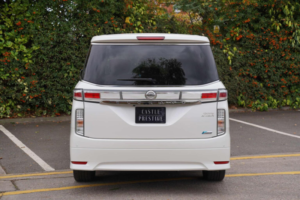 2011 Nissan Elgrand 2.5 Highway Star 5dr 8 Seats in White — image 6