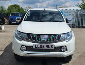 2019 Mitsubishi L200 2.4 Di-D Dc Barbarian 4WD Euro 6 4dr in White — image 2