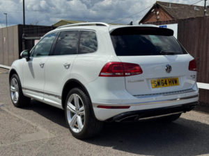 2014 Volkswagen Touareg 3.0 Tdi V6 Bluemotion Tech R-Line Tiptronic 4WD Euro 6 (s/s) 5dr in White — image 2
