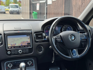 2014 Volkswagen Touareg 3.0 Tdi V6 Bluemotion Tech R-Line Tiptronic 4WD Euro 6 (s/s) 5dr in White — image 4