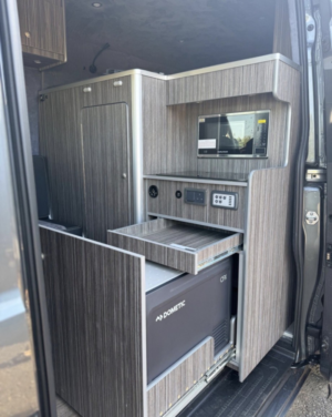 2021 Volkswagen Crafter Conversion 2.0 Tdi Cr35 Trendline Sports Campervan in Grey — image 4