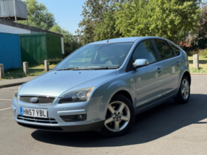 2007 Ford Focus 1.6 Titanium 5dr in Blue — image 2