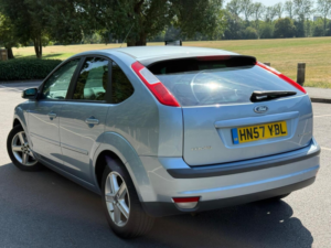 2007 Ford Focus 1.6 Titanium 5dr in Blue — image 3