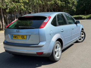 2007 Ford Focus 1.6 Titanium 5dr in Blue — image 4