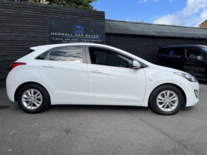 2015 Hyundai I30 1.6 Crdi Blue Drive Se in White — image 2
