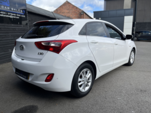 2015 Hyundai I30 1.6 Crdi Blue Drive Se in White — image 3